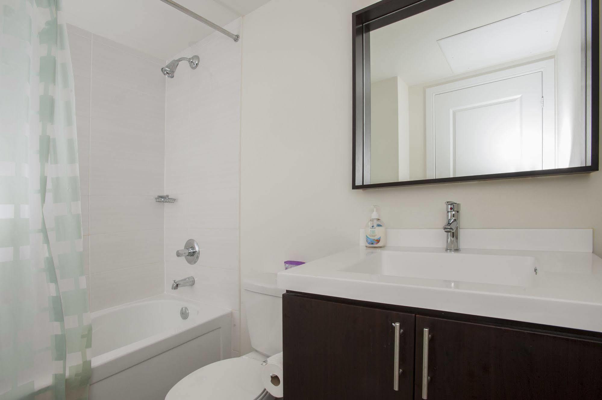 Life Suites Luxury Downtown Condos Toronto Eksteriør bilde