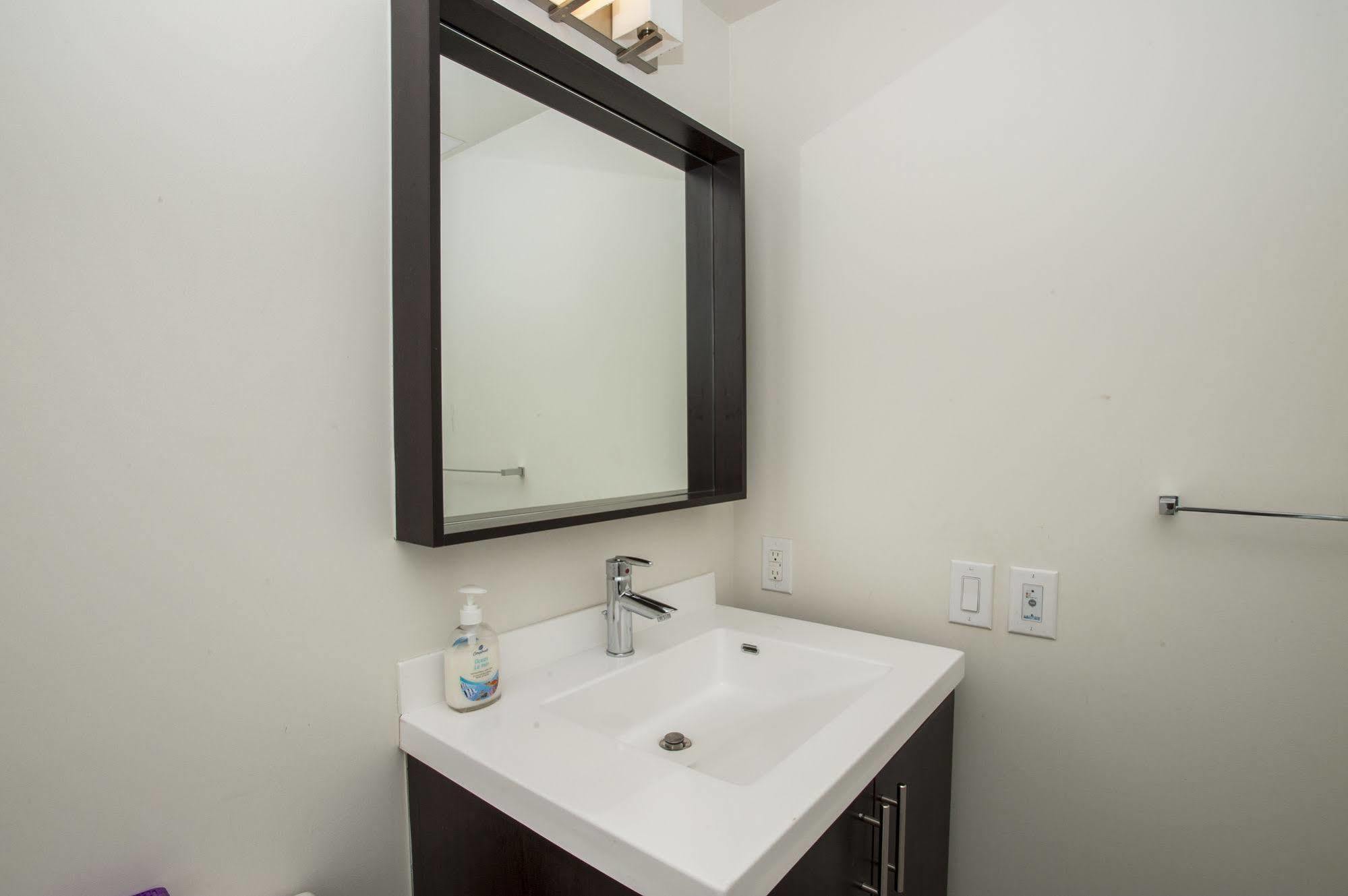 Life Suites Luxury Downtown Condos Toronto Eksteriør bilde