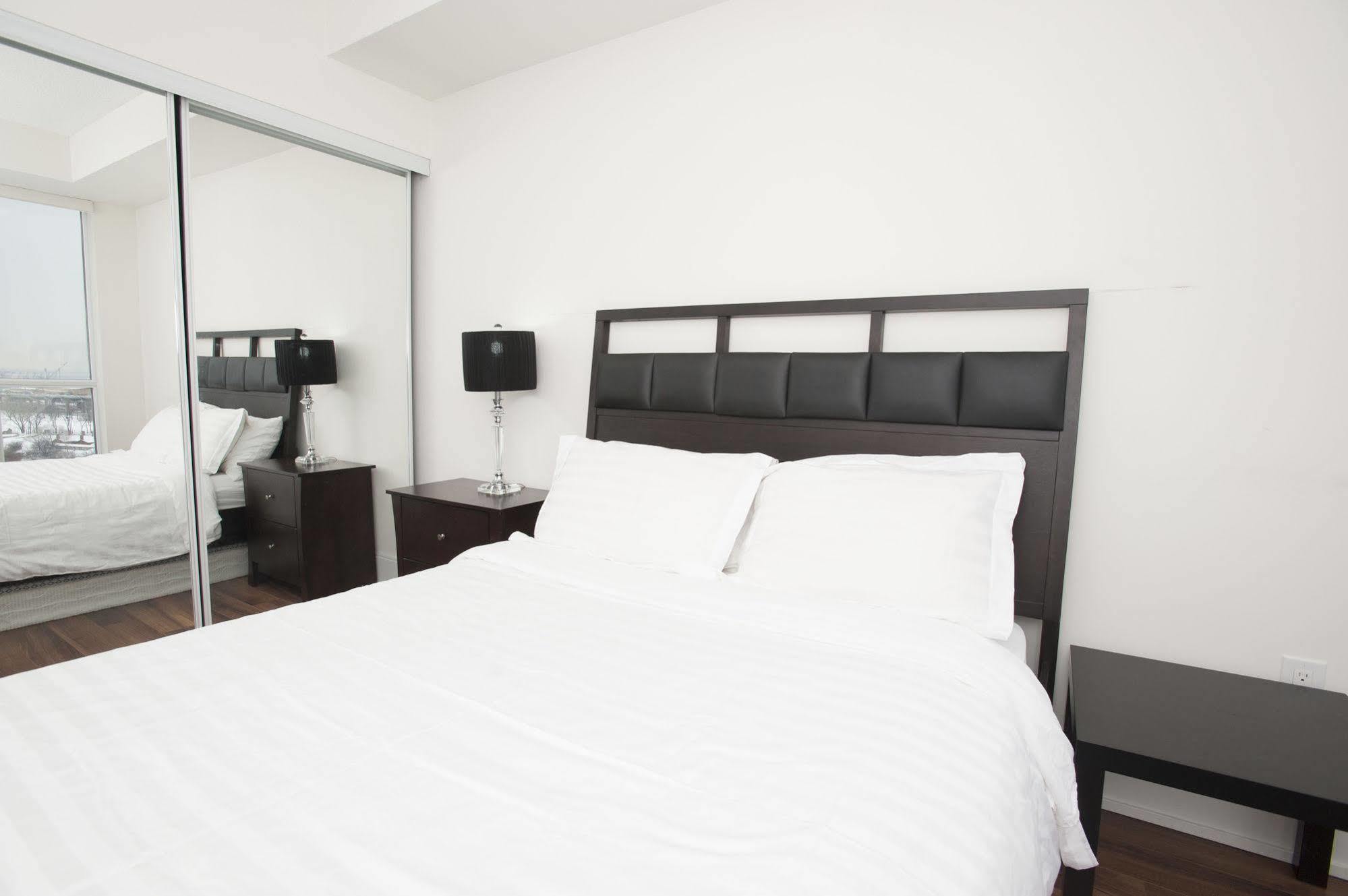 Life Suites Luxury Downtown Condos Toronto Eksteriør bilde